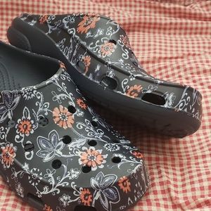 Womens Vera Bradley Croc size 9